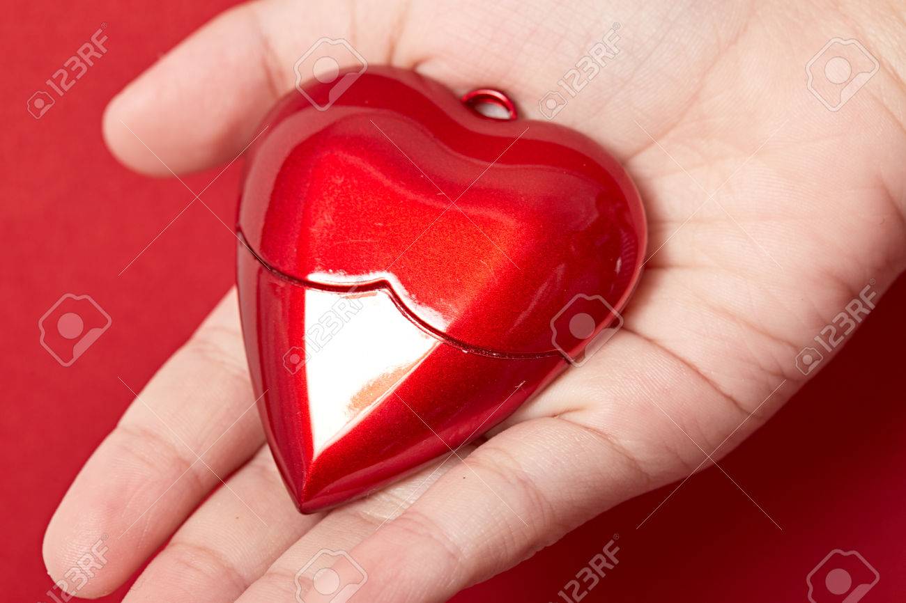 Mein Herz Liegt In Deinen Handen Lizenzfreie Fotos Bilder Und Stock Fotografie Image 51257737