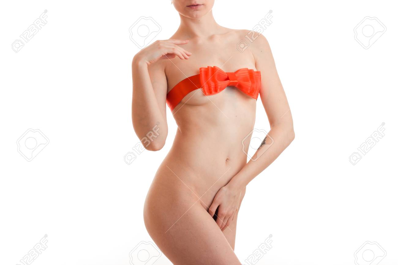 直立ヌード 画像  白地に赤いリボンを胸に直立裸体の略で若い女の子を分離します。の写真素材・画像素材 Image 78571705