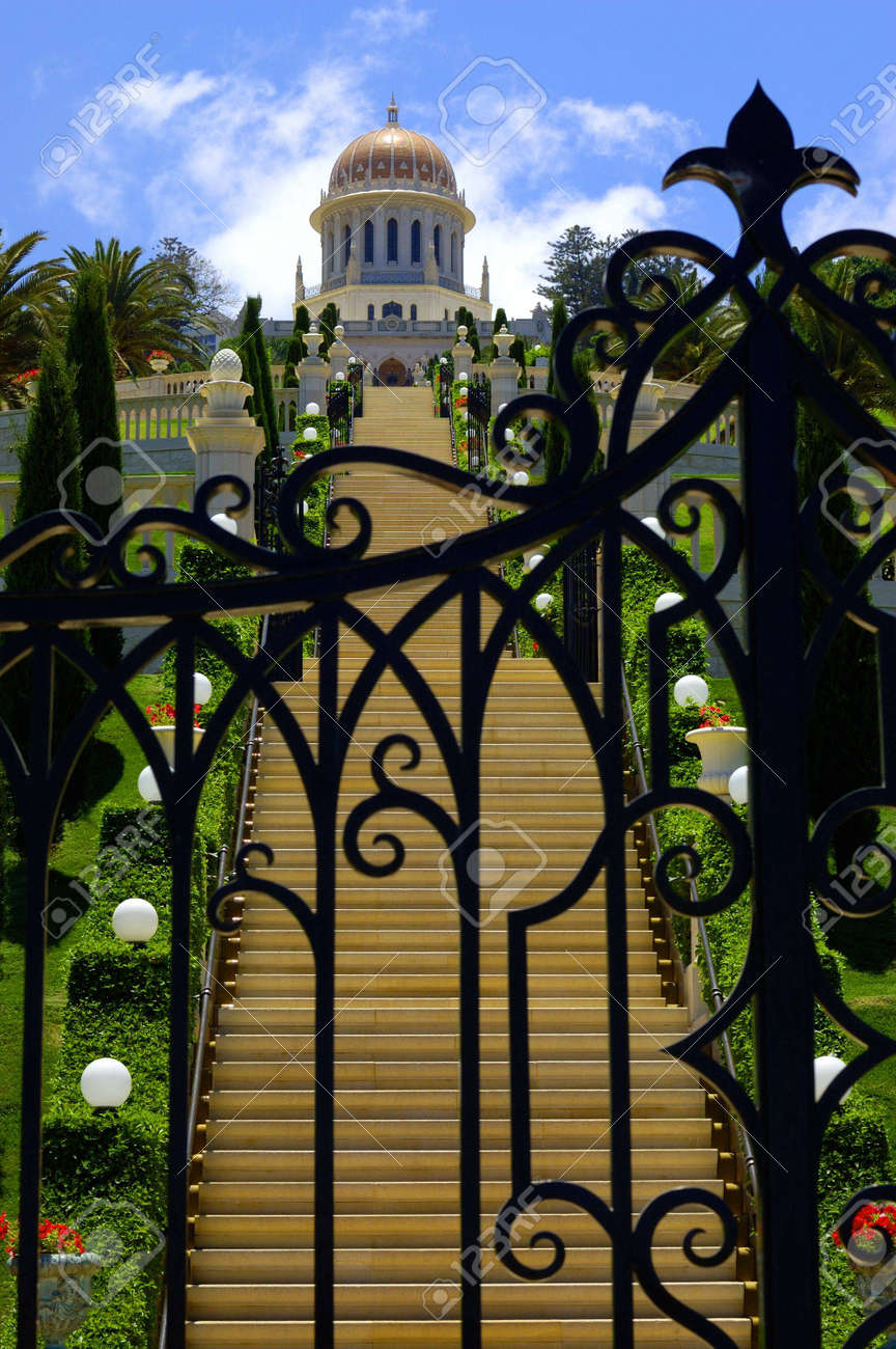 バハイ教寺院 馬場 Baha Ism ハイファ イスラエル共和国の創設者の墳墓のビュー の写真素材 画像素材 Image バハイ教寺院 馬場 Baha Ism ハイファ イスラエル共和国の創設者の墳墓のビュー の写真素材 画像素材 Image