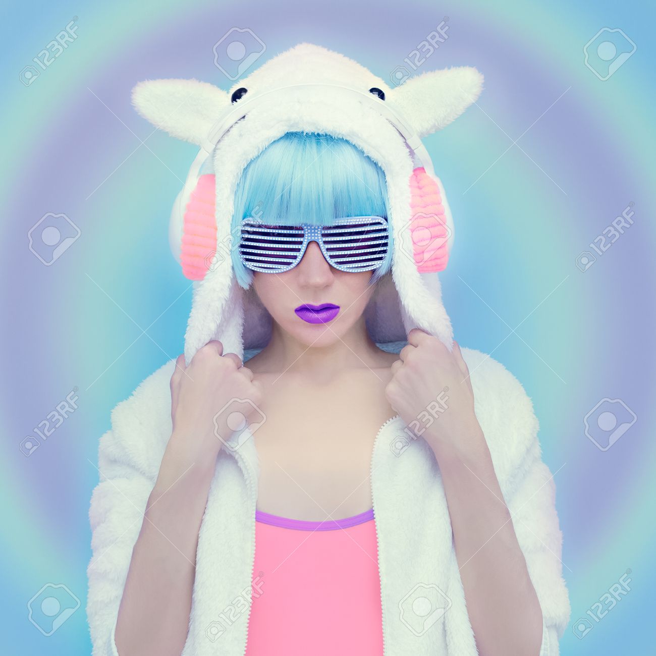 テディー ベアの女の子 Dj クレイジー冬党 クラブ ダンス スタイル の写真素材 画像素材 Image テディー ベアの女の子 Dj クレイジー冬党 クラブ ダンス スタイル の写真素材 画像素材 Image