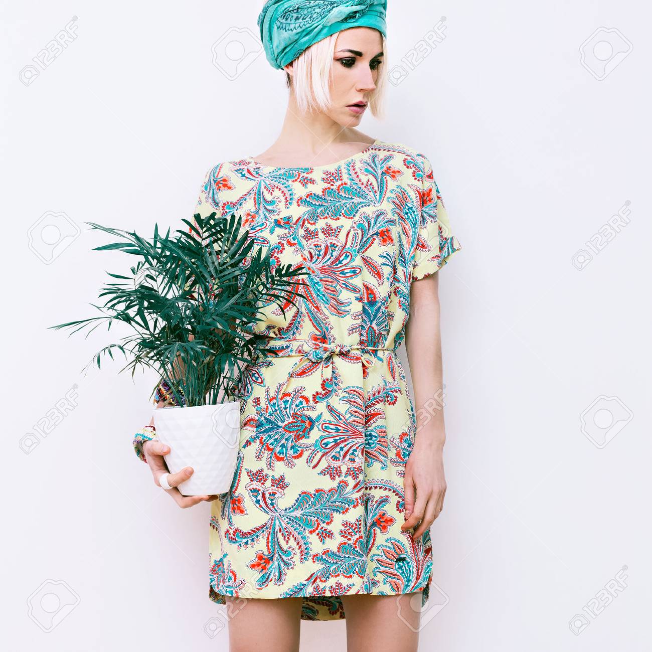 Model with flower in trendy summer dress - 40336085 Model with flower in trendy summer dress - 40336085