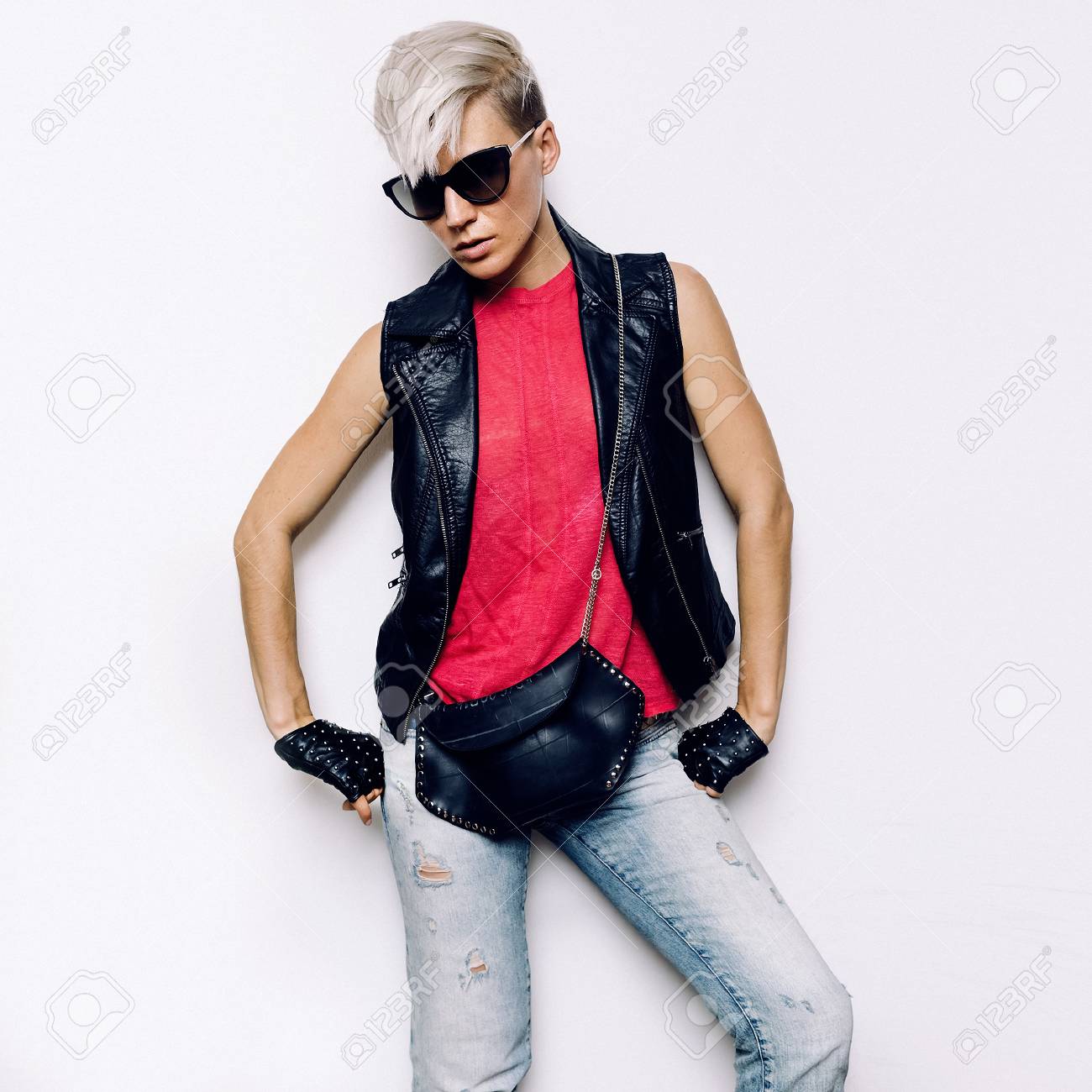 女の子ロック スタイル都市ファッション アクセサリー デニム スタイル レザー アクセサリー の写真素材 画像素材 Image