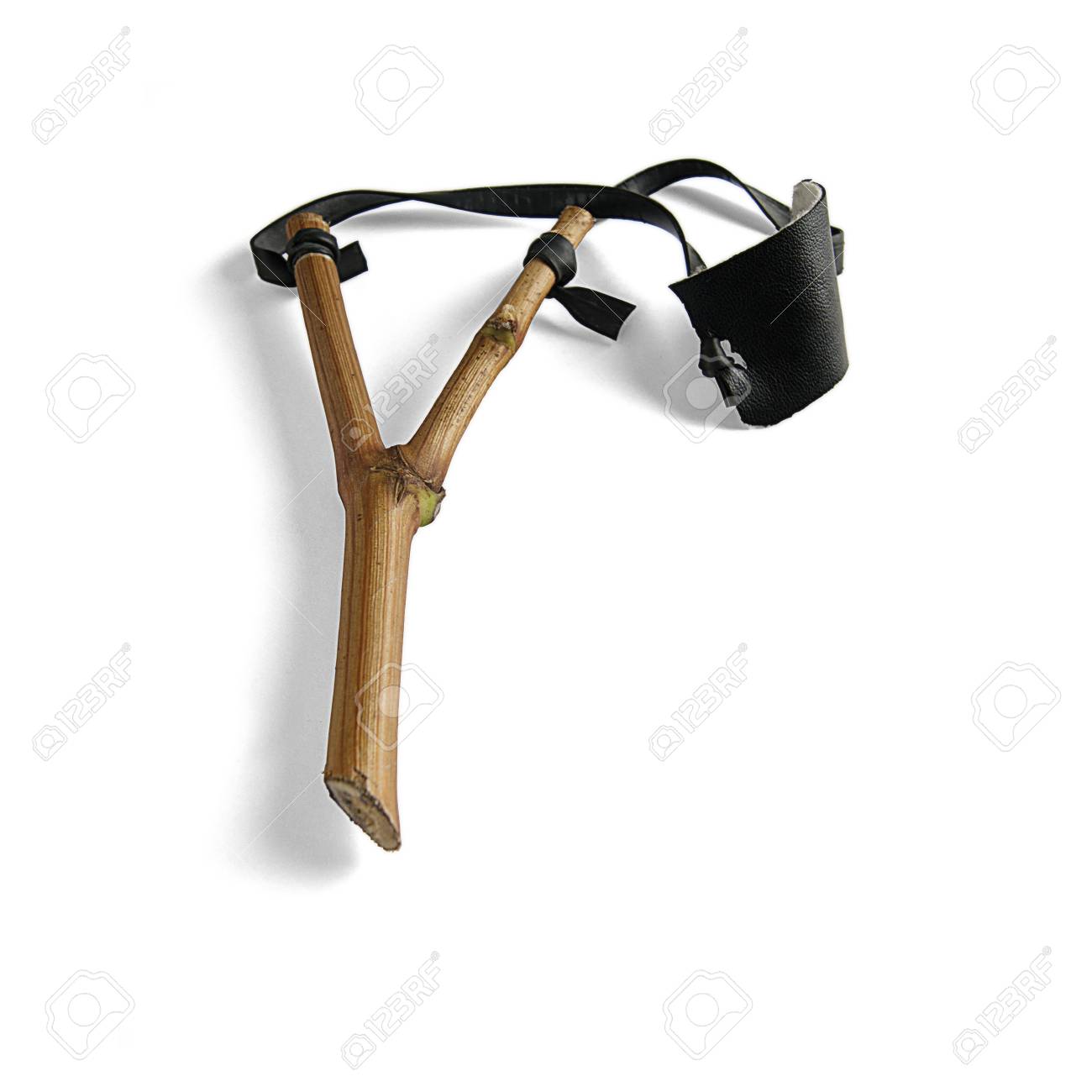 パチンコに使用 手作り 木および弾性で作られました の写真素材 画像素材 Image