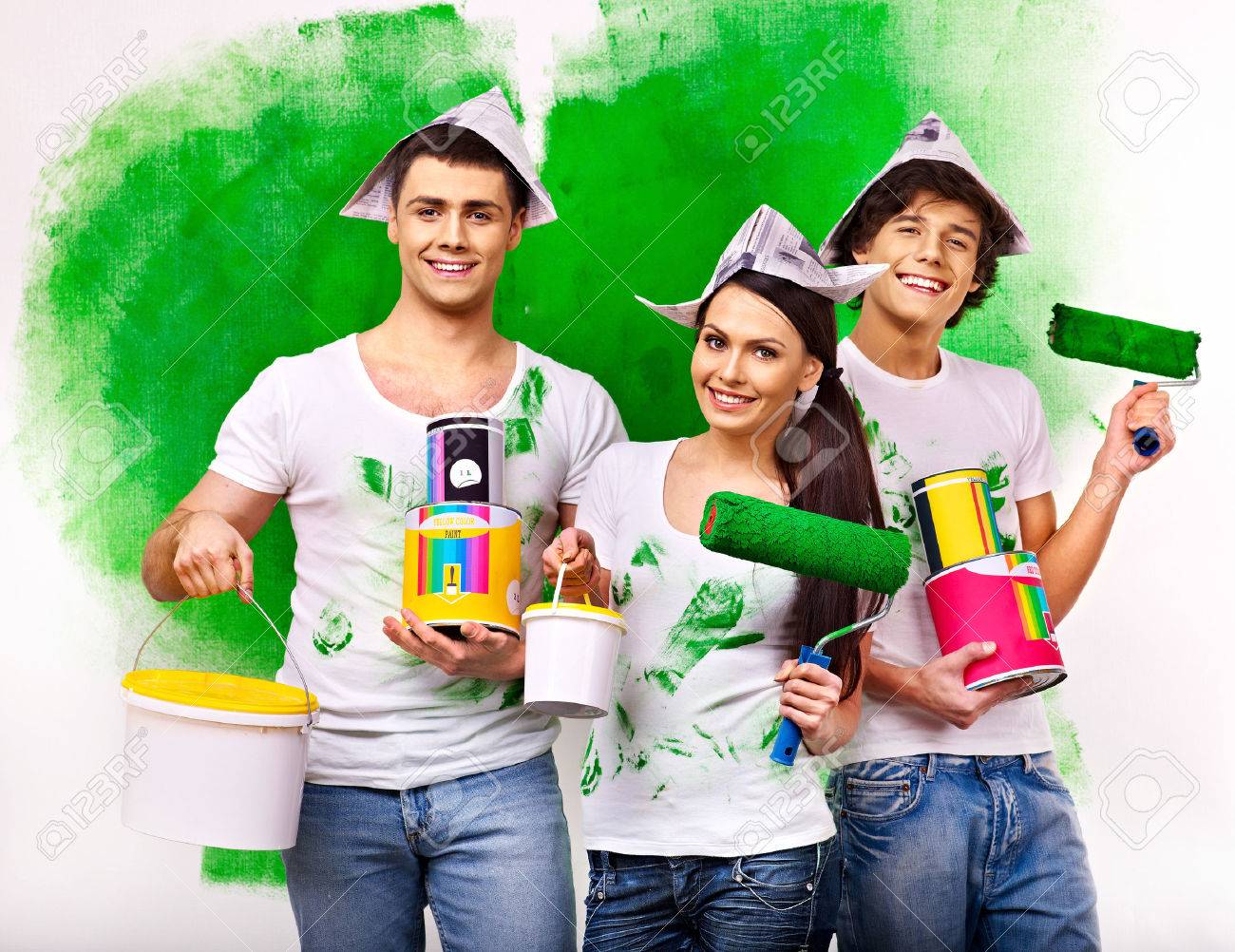 Happy family paint wall at home. - 25236983 Happy family paint wall at home. - 25236983