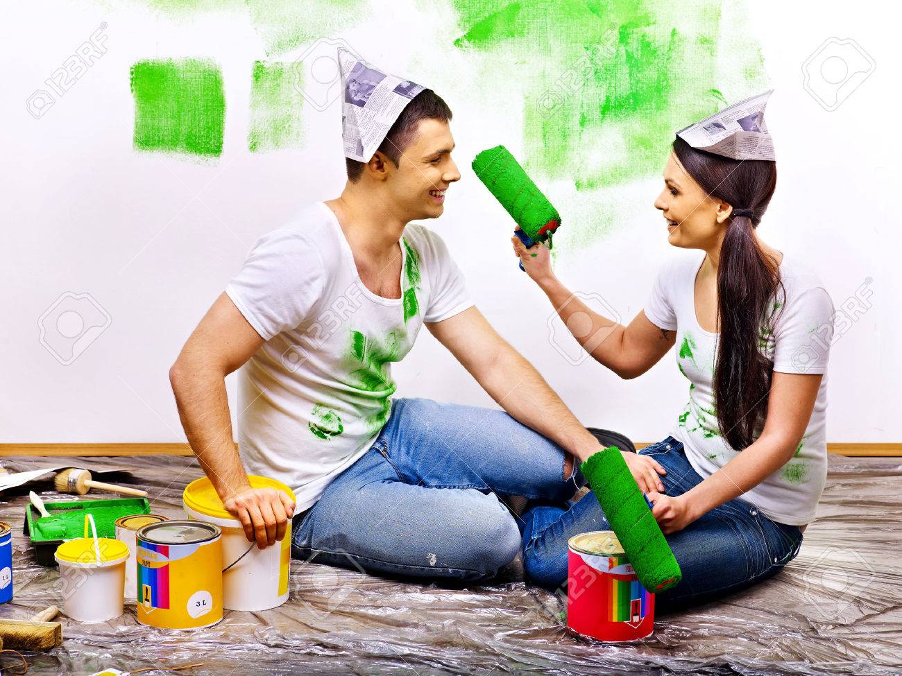 Happy family paint wall at home. - 25226340 Happy family paint wall at home. - 25226340