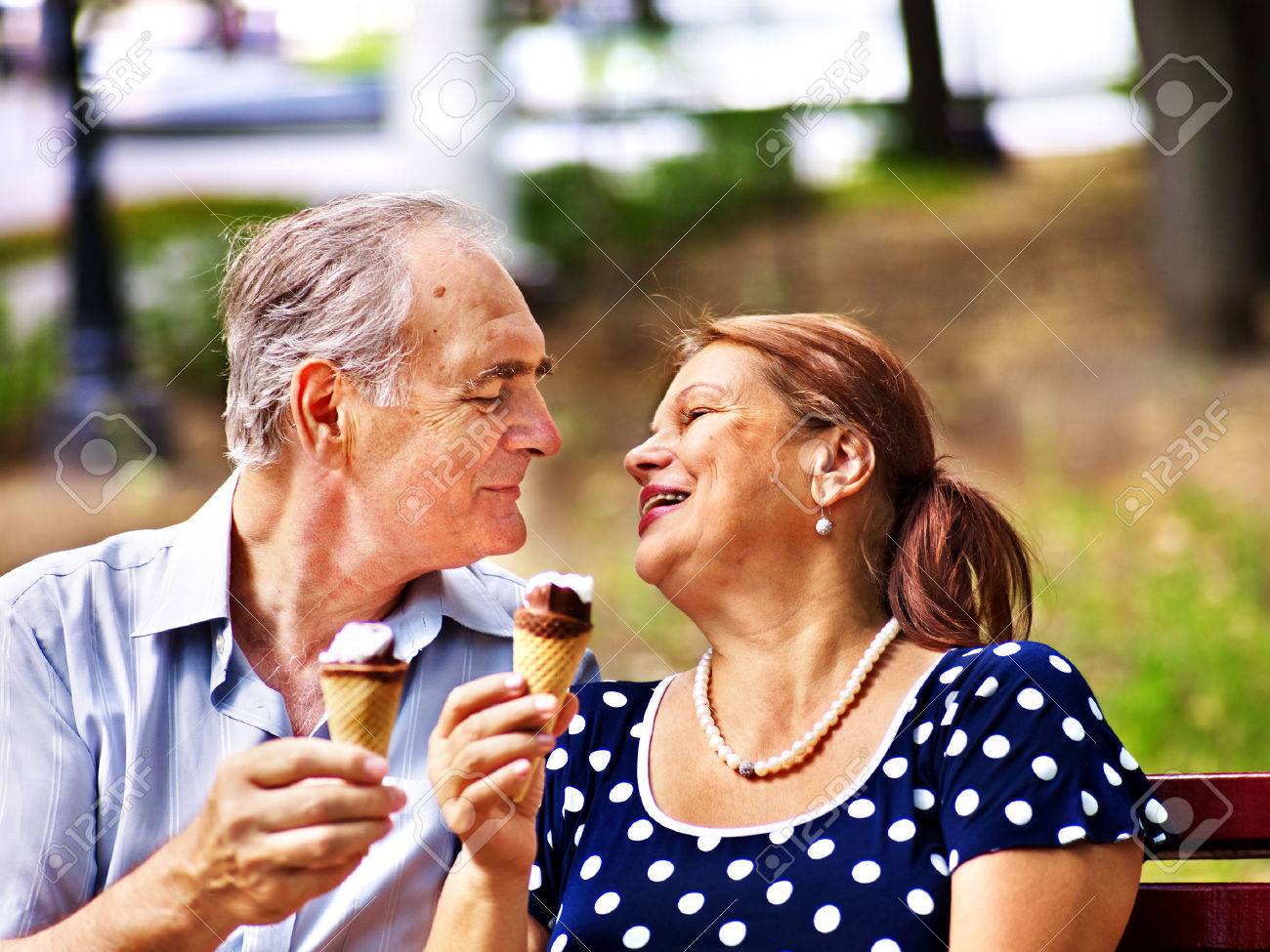 Happy old couple eating ice-cream outdoor. - 28373746 Happy old couple eating ice-cream outdoor. - 28373746