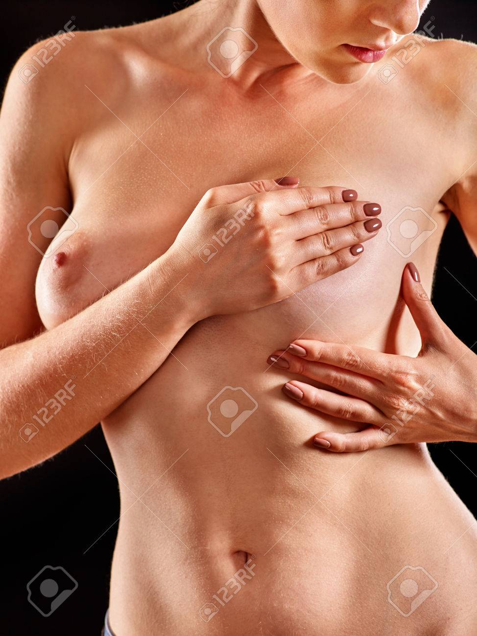 Auto-examen Du Sein. Naked Girl Examine Ses Seins Sans Tête Et Nus. Section  Intermédiaire. Banque DImages et Photos Libres De Droits. Image 52173743