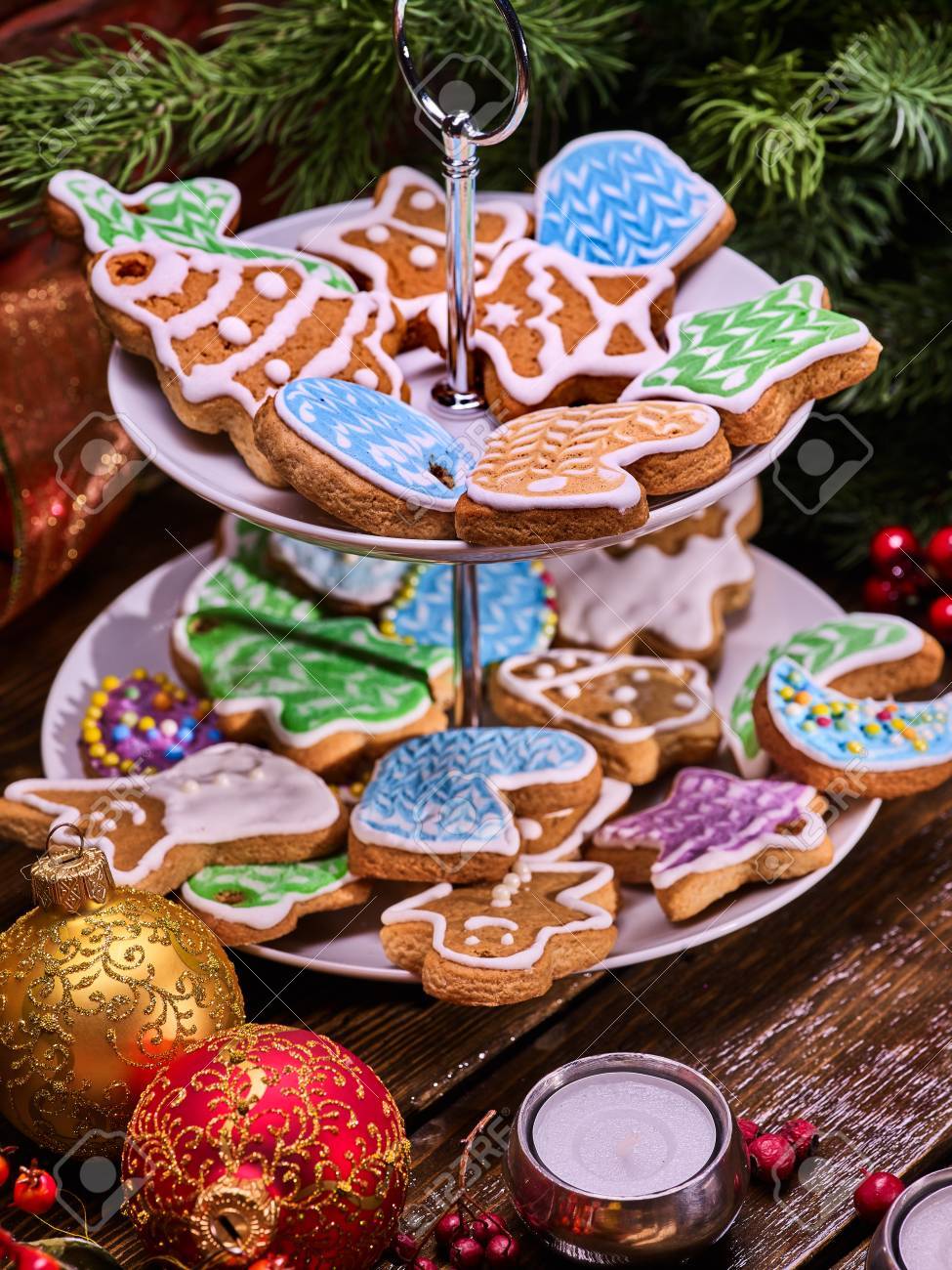 Biscotti Di Natale Panpepato.Immagini Stock Biscotti Di Panpepato Di Natale Su Piu Livelli Cookie Stand Albero Di Natale Sfondo Image 66422867