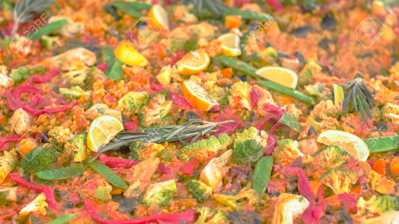 Huge pan with freshly cooked fully vegan meat - 56219597 Huge pan with freshly cooked fully vegan meat - 56219597