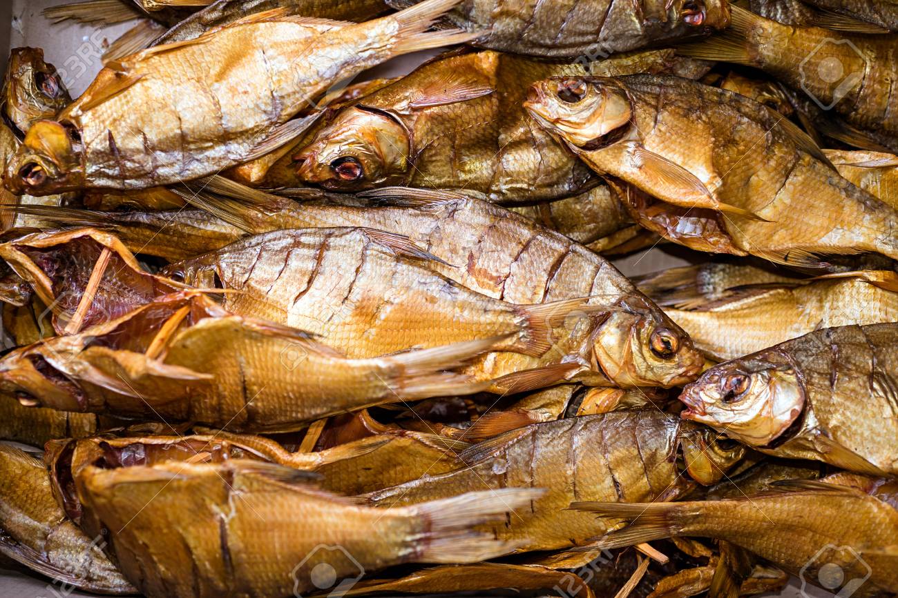 魚介類は グループの上から見る魚 クローズ アップの燻製 の写真素材 画像素材 Image
