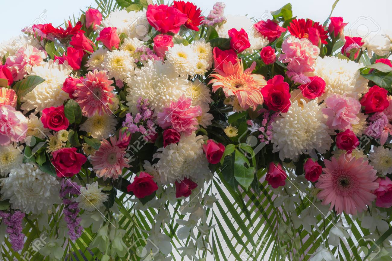 Bouquet De Fleurs Roses Et Blanches Fraîches Pour Une Occasion Spéciale