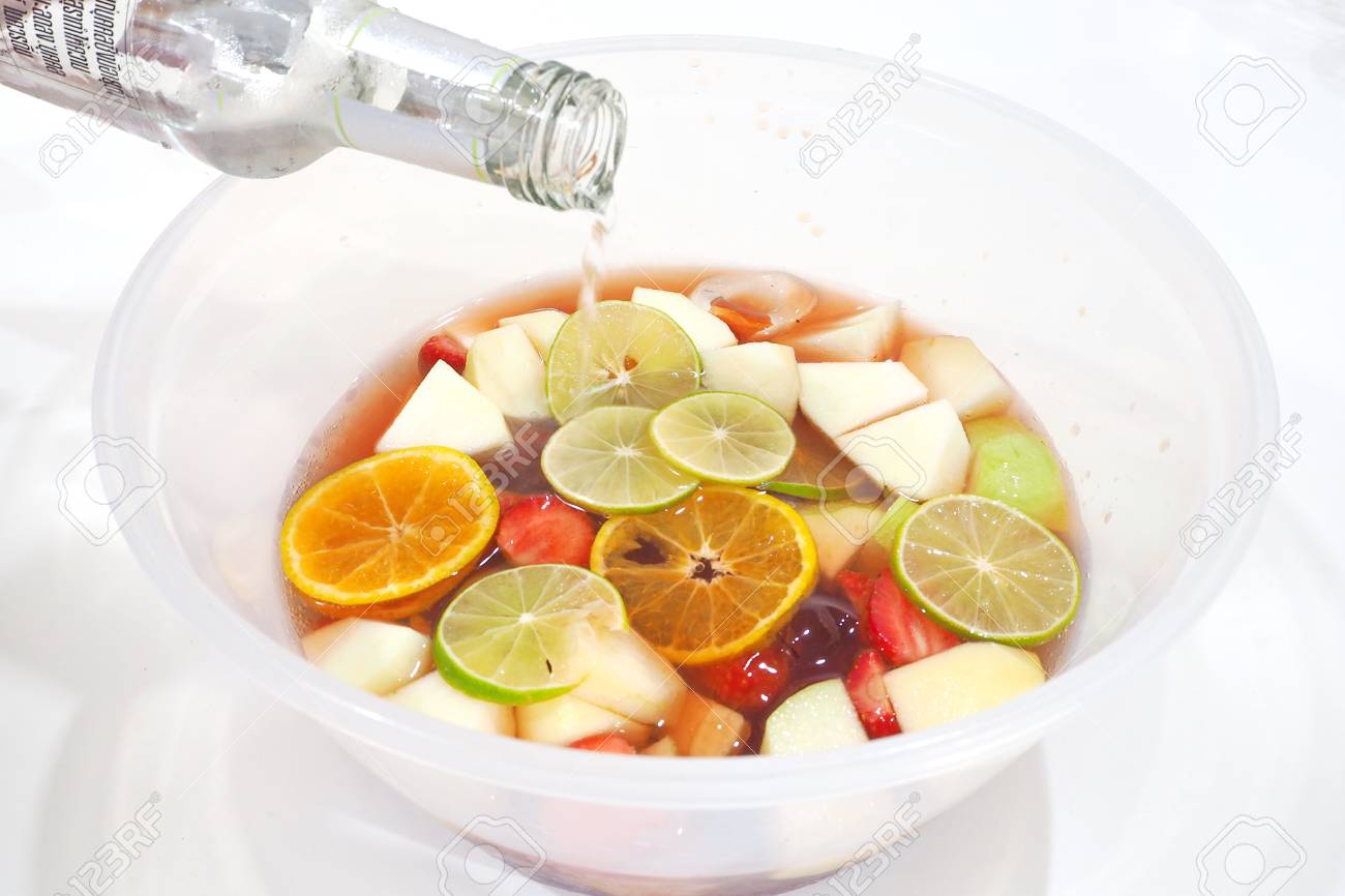 ウォッカ フルーツ アイス キューブ カクテル混合 の写真素材 画像