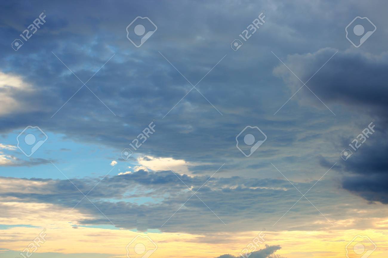 Ceu E Nuvem No Por Do Sol Nuvem Bonita Do Ceu Da Natureza Nuvem Colorida E Raincloud Do Movimento Voce Pode Ser Usado Como O Fundo Com Espaco Da Copia Fotos Retratos