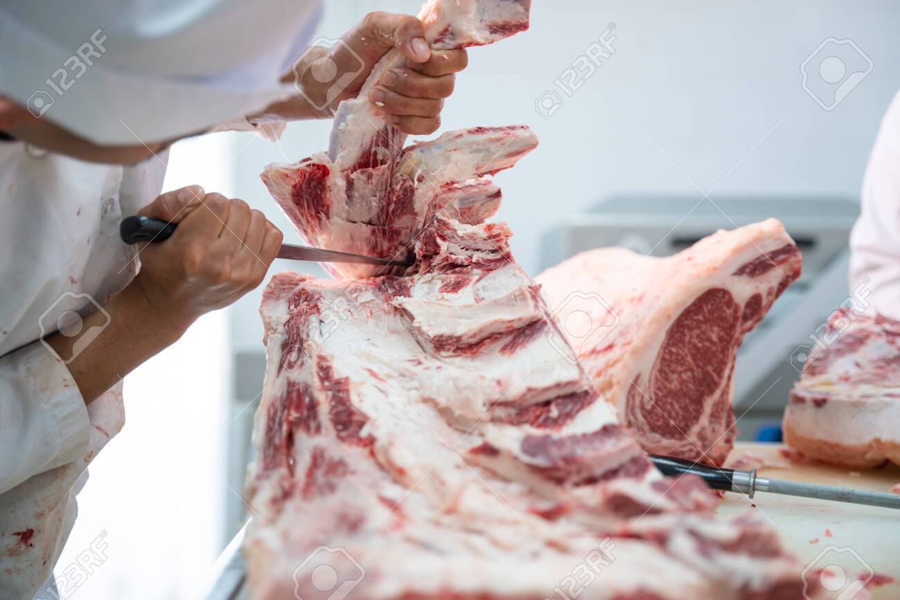 um açougueiro de carne e osso