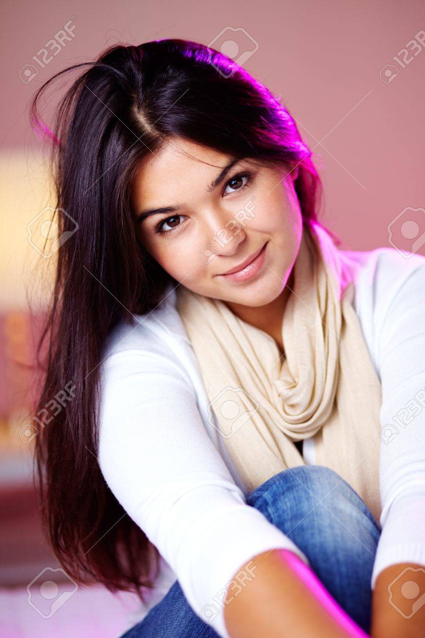 chica morena guapa
