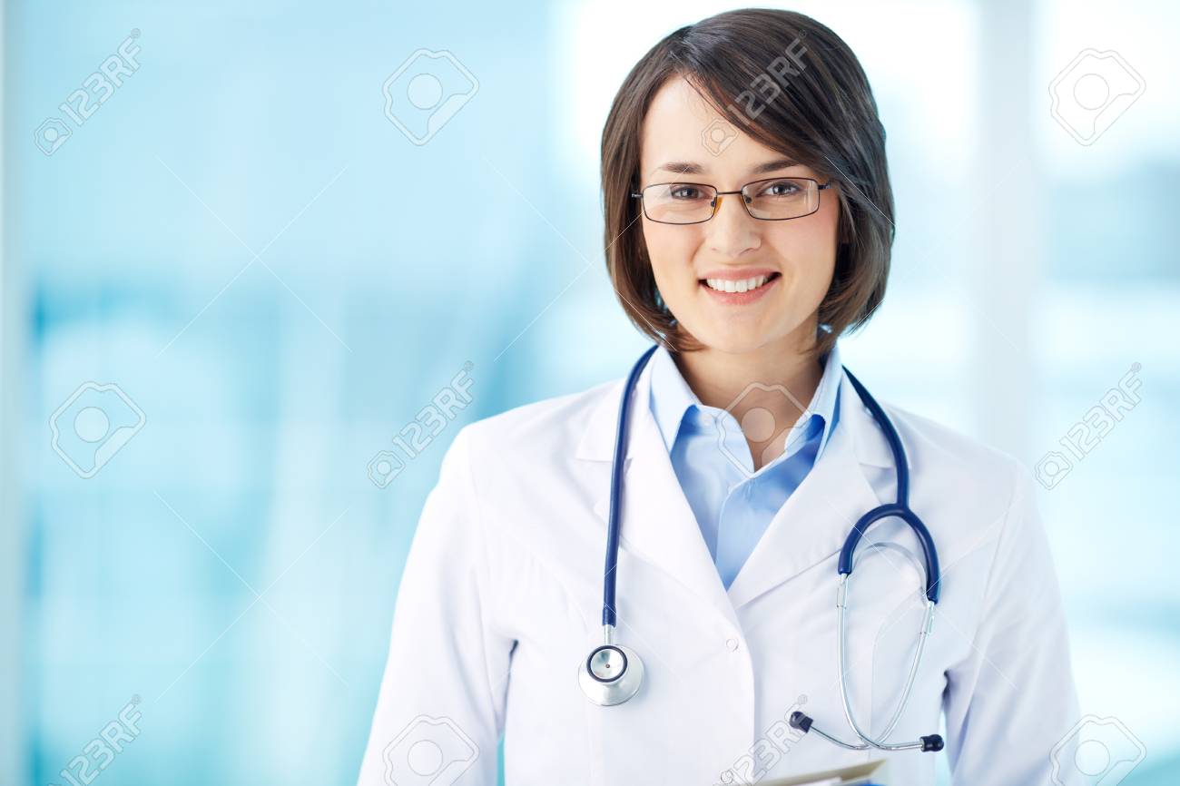 肯定的な態度で若い医療従事者の肖像画 の写真素材 画像素材 Image 17785376