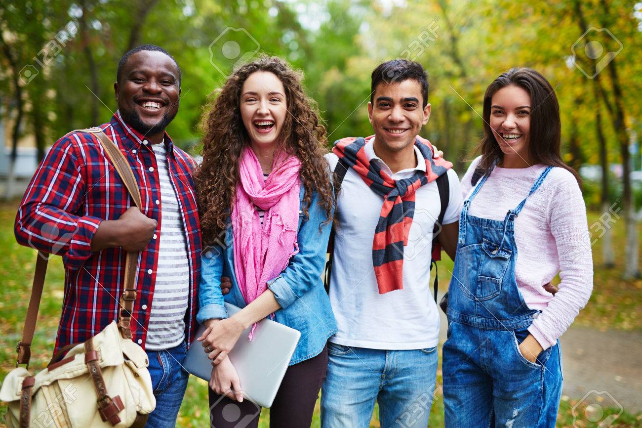 Resultado de imagen para imagenes de estudiantes alegres