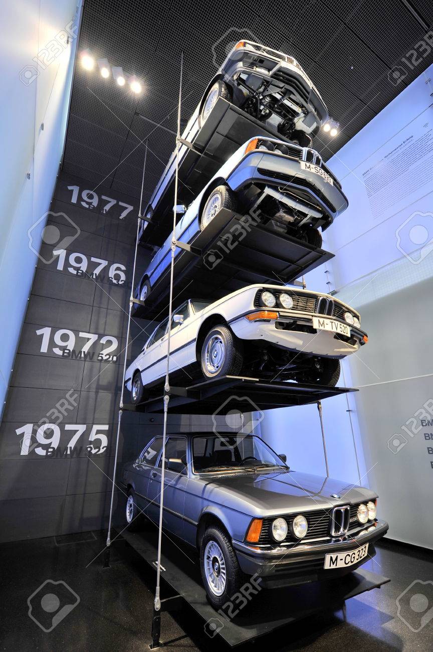 ミュンヘン 6 月 8 日 古い Bmw 745i 633csi 5 と 323i 13 年 6 月 8 日にミュンヘンの Bmw 博物館に展示 の写真素材 画像素材 Image ミュンヘン 6 月 8 日 古い Bmw 745i 633csi 5 と 323i 13 年 6 月 8 日にミュンヘンの Bmw 博物館に展示 の写真素材 画像素材 Image