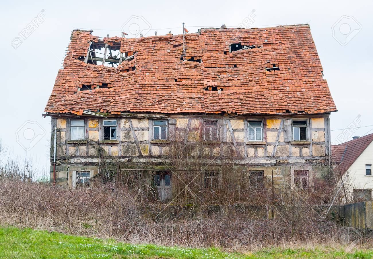Ein Uberblick Altes Bauernhaus In Sud Deutschland Lizenzfreie Fotos Bilder Und Stock Fotografie Image 57368937