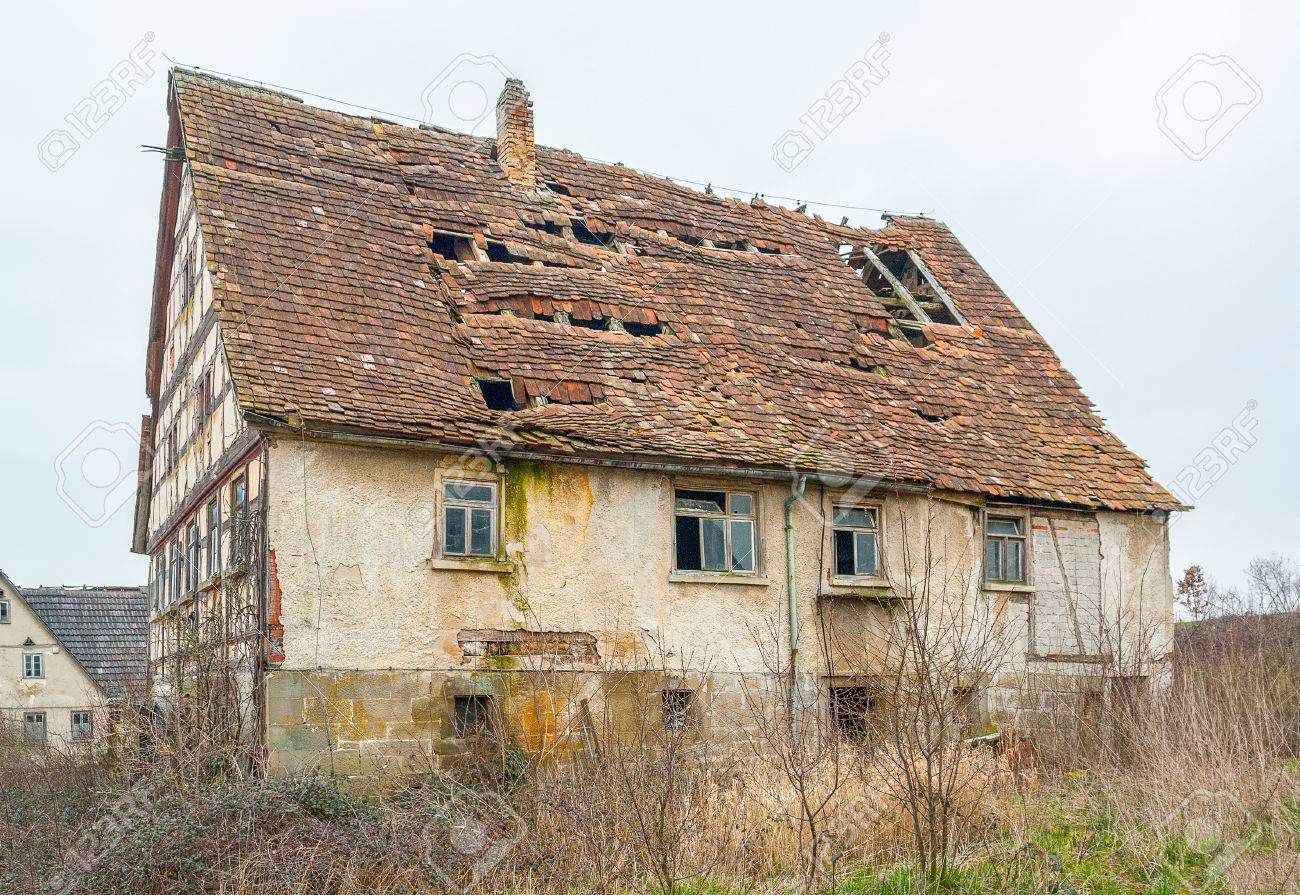 Ein Uberblick Altes Bauernhaus In Sud Deutschland Lizenzfreie Fotos Bilder Und Stock Fotografie Image 57368942