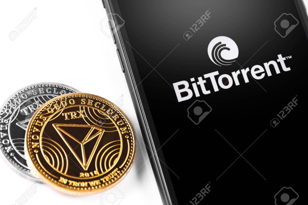 P2P 파일 공유 P2P 모스크바 러시아를 위한 통신 프로토콜인 Bittorrent의 Bittorrentlive 로고 웹 사이트가 있는  Tron Trx 코인 및 스마트폰 2019년 3월 26일 로열티 무료 사진, 그림, 이미지 그리고 스톡포토그래피. Image  144736059