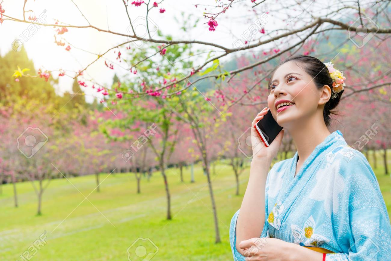 https://previews.123rf.com/images/primagefactory/primagefactory1802/primagefactory180200383/95125719-young-beautiful-woman-traveler-wear-japanese-kimono-visiting-sakura-park-in-japan-and-enjoying-pink-.jpg