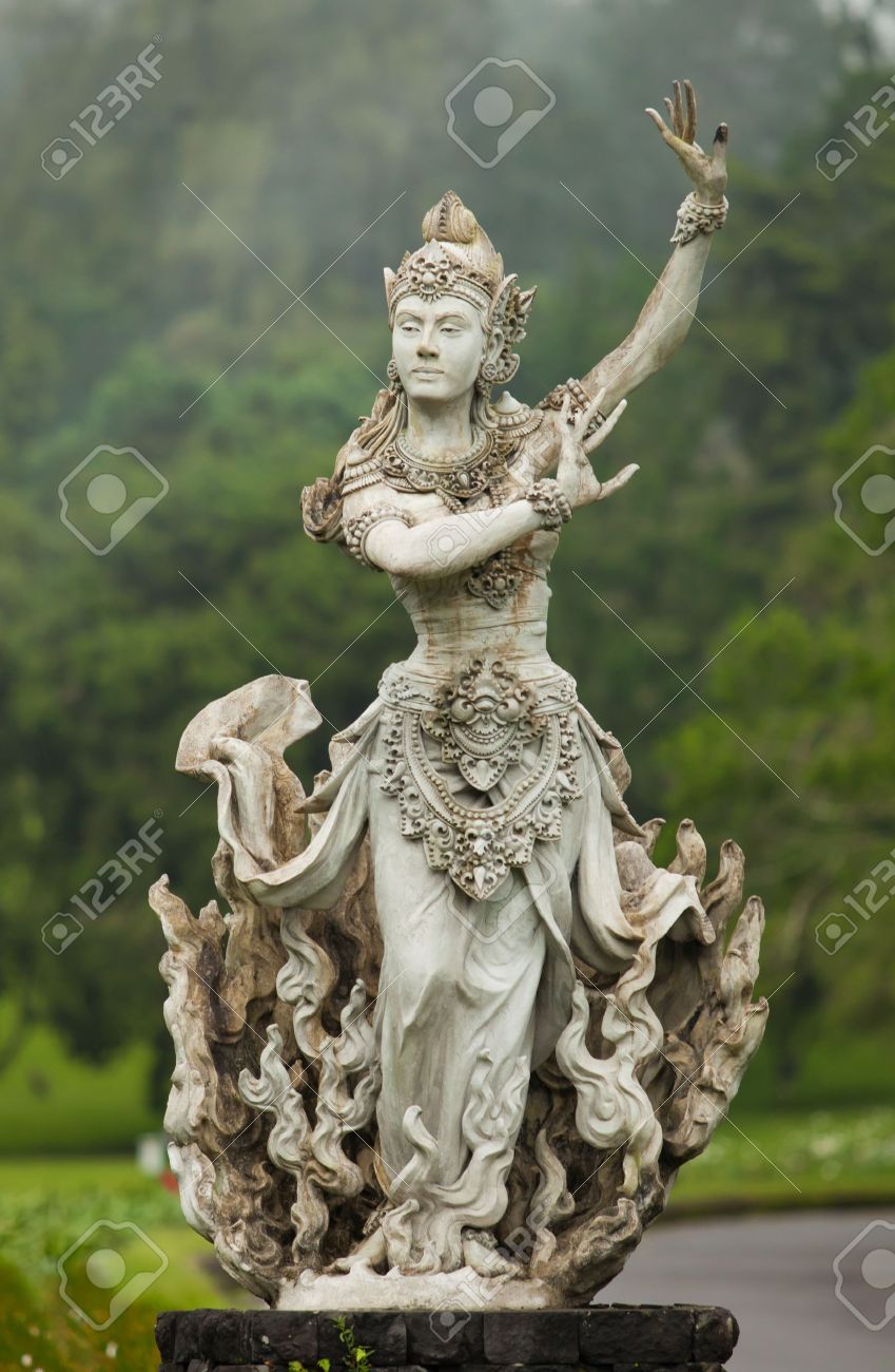 BINTAYA BALI　女神像 植物園のバリ、インドネシアのヒンズー教の女神。の写真素材
