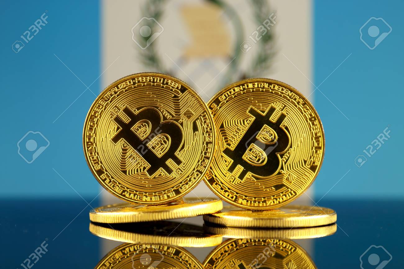 Versión Física De Bitcoin Y Bandera De Guatemala. De Cerca. Fotos,  retratos, imágenes y fotografía de archivo libres de derecho. Image 90865407