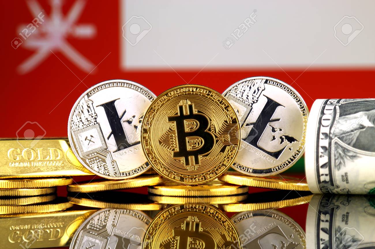 Bitcoin, Litecoin, 금, 미국 달러 및 오만 국기의 물리적 버전. Cryptocurrency, 금 및 달러에 투자자를위한  개념적 이미지. 로열티 무료 사진, 그림, 이미지 그리고 스톡포토그래피. Image 91039703