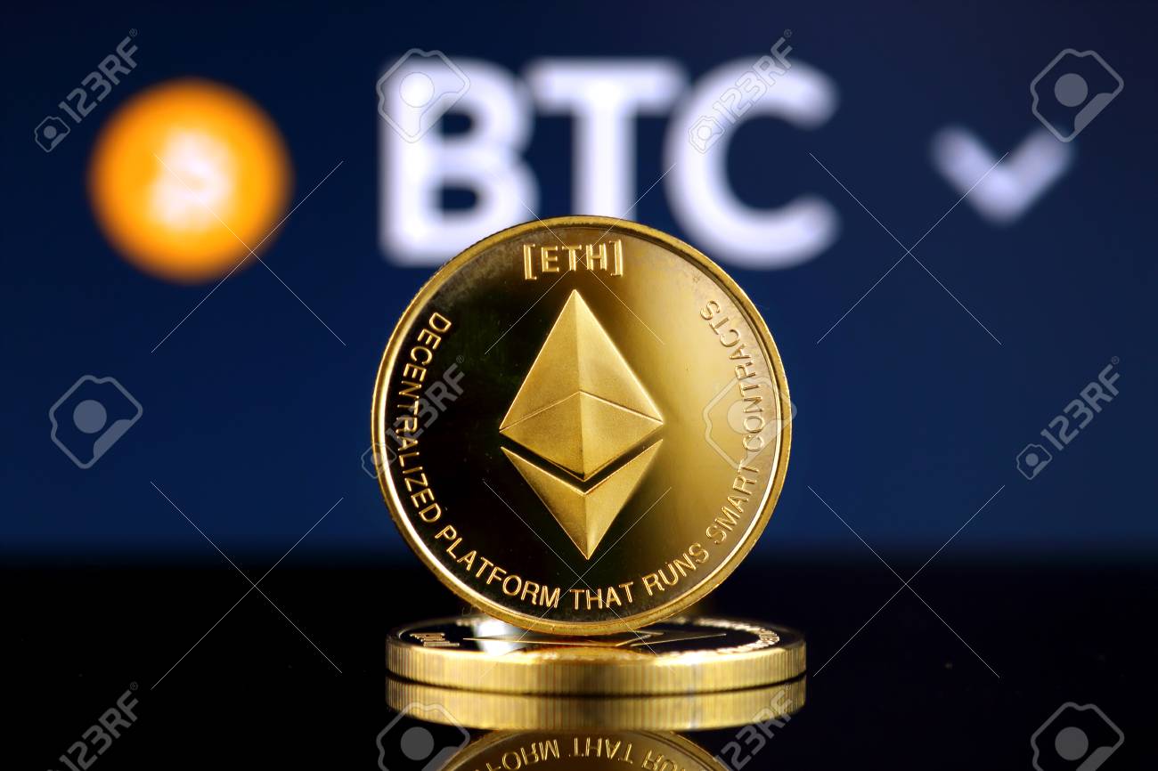 이더 리움 (ETH)의 물리적 버전, 새로운 가상 화폐. 전세계 암호 화폐 및 디지털 결제 시스템에 대한 개념적 이미지. 로열티 무료  사진, 그림, 이미지 그리고 스톡포토그래피. Image 99577301