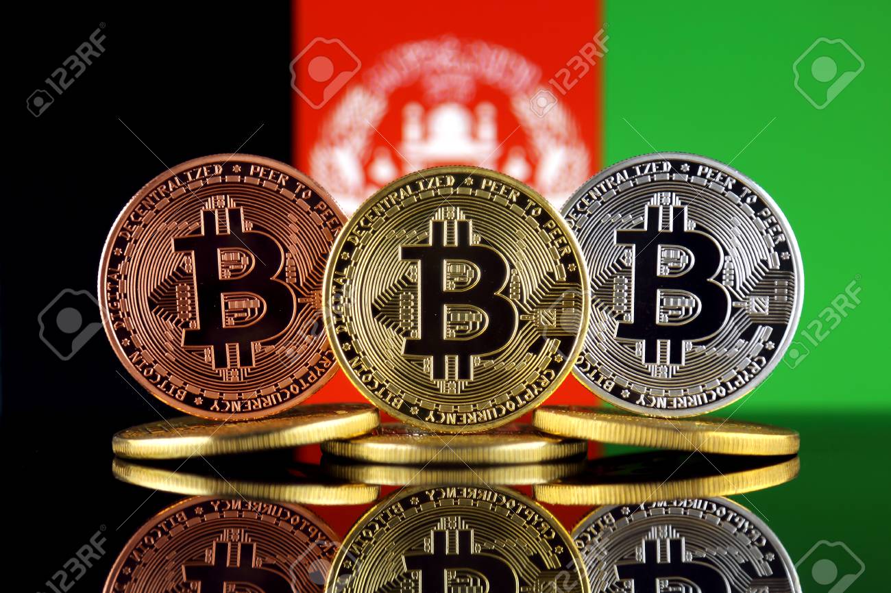 첨단 기술 암호화폐 블록체인 기술 스마트 계약 Ico의 투자자를 위한 비트코인 Btc 및 아프가니스탄 플래그 개념적 이미지의 물리적  버전 로열티 무료 사진, 그림, 이미지 그리고 스톡포토그래피. Image 108539895