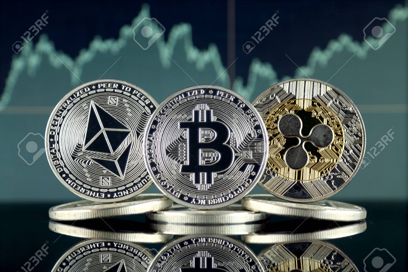 イーサリアム（ETH）、ビットコイン（BTC）、リップル（XRP）の物理バージョン。時価総額別の上位3つの暗号通貨。の写真素材・画像素材 Image  109060667
