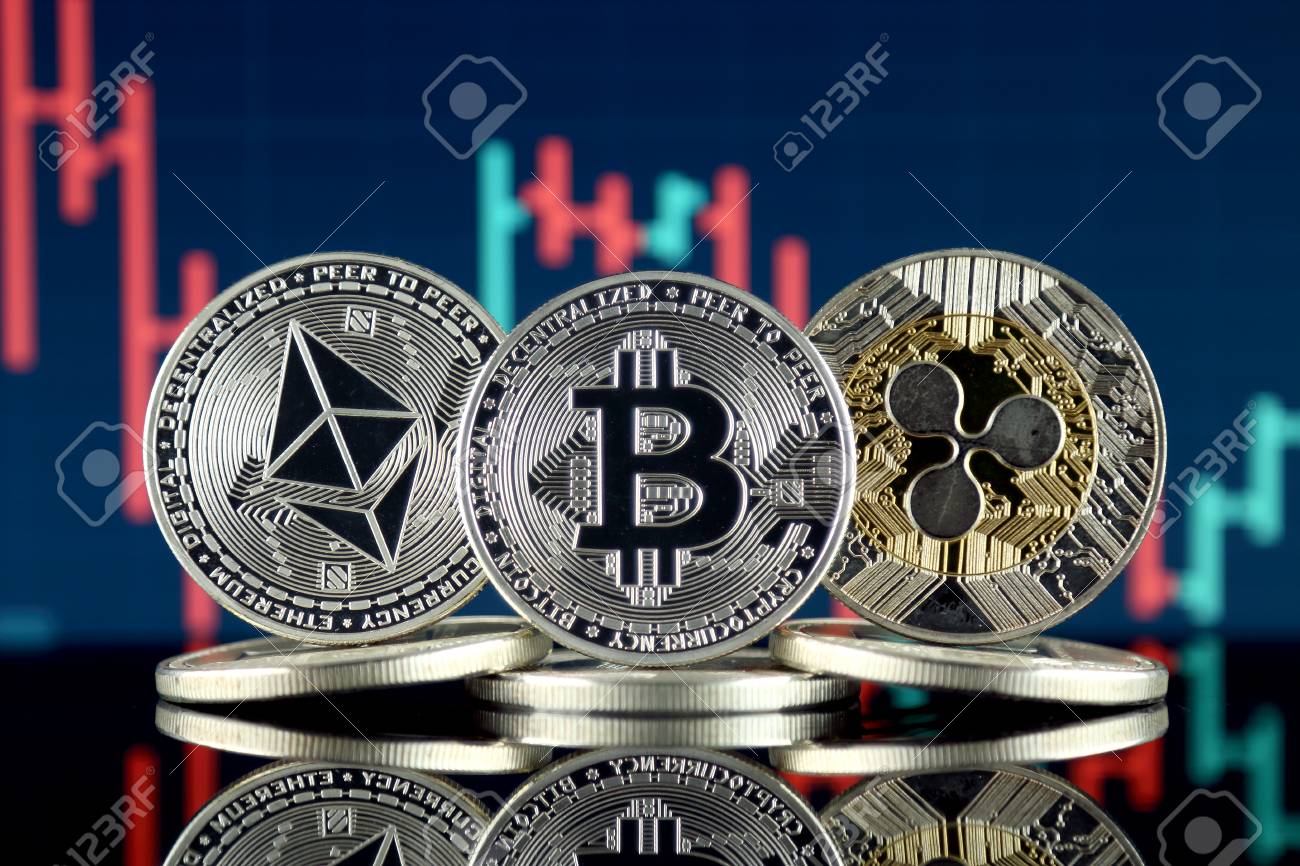 イーサリアム（ETH）、ビットコイン（BTC）、リップル（XRP）の物理バージョン。時価総額別の上位3つの暗号通貨。の写真素材・画像素材 Image  109060884