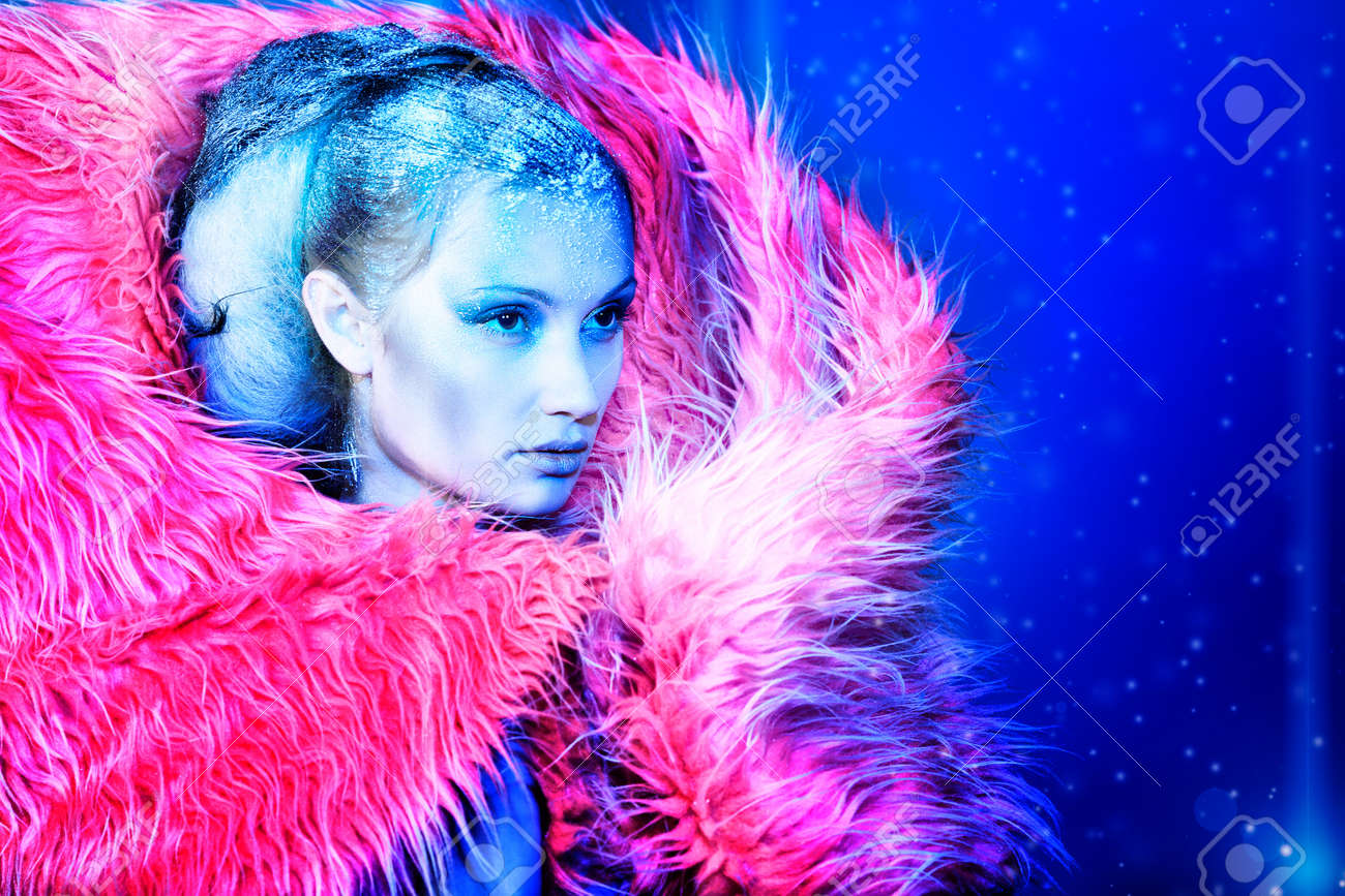 Art portrait of a snow female model in fur. Fashion, beauty. - 8389747 Art portrait of a snow female model in fur. Fashion, beauty. - 8389747