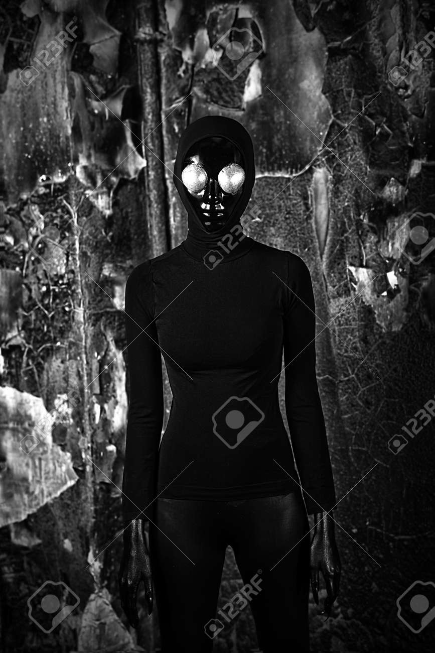 廃屋で怖い外国人の生き物 ハロウィーン ホラー の写真素材 画像素材 Image 14262342