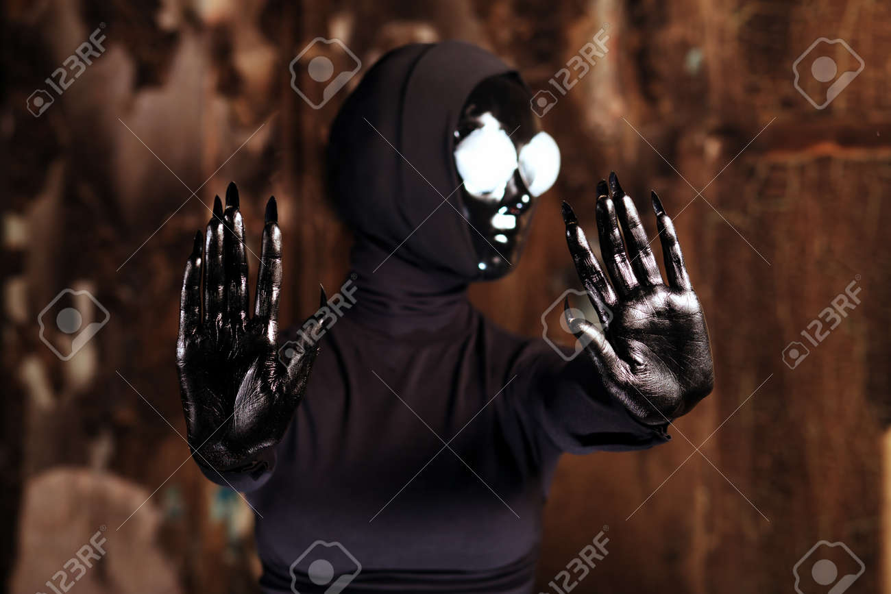 廃屋で怖い外国人の生き物 ハロウィーン ホラー の写真素材 画像素材 Image 14342833