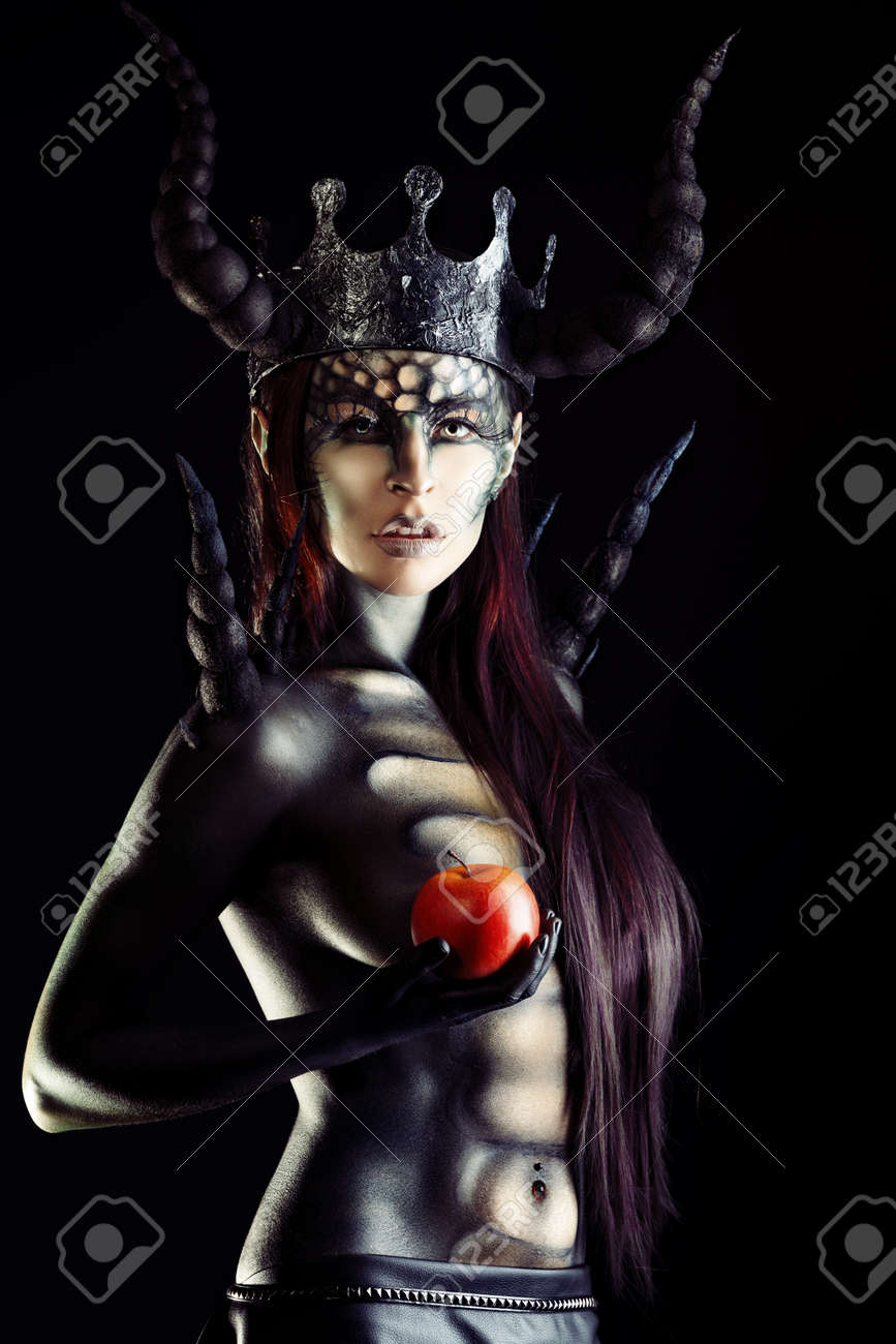 美しく 恐ろしい悪魔の女性 アート プロジェクト の写真素材 画像素材 Image
