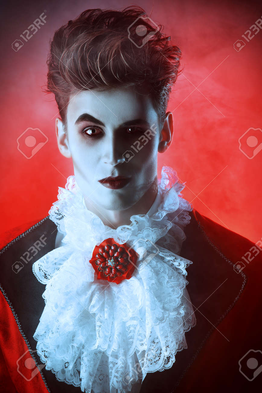 Vampire Costumes & Outfits - Dracula Costumes