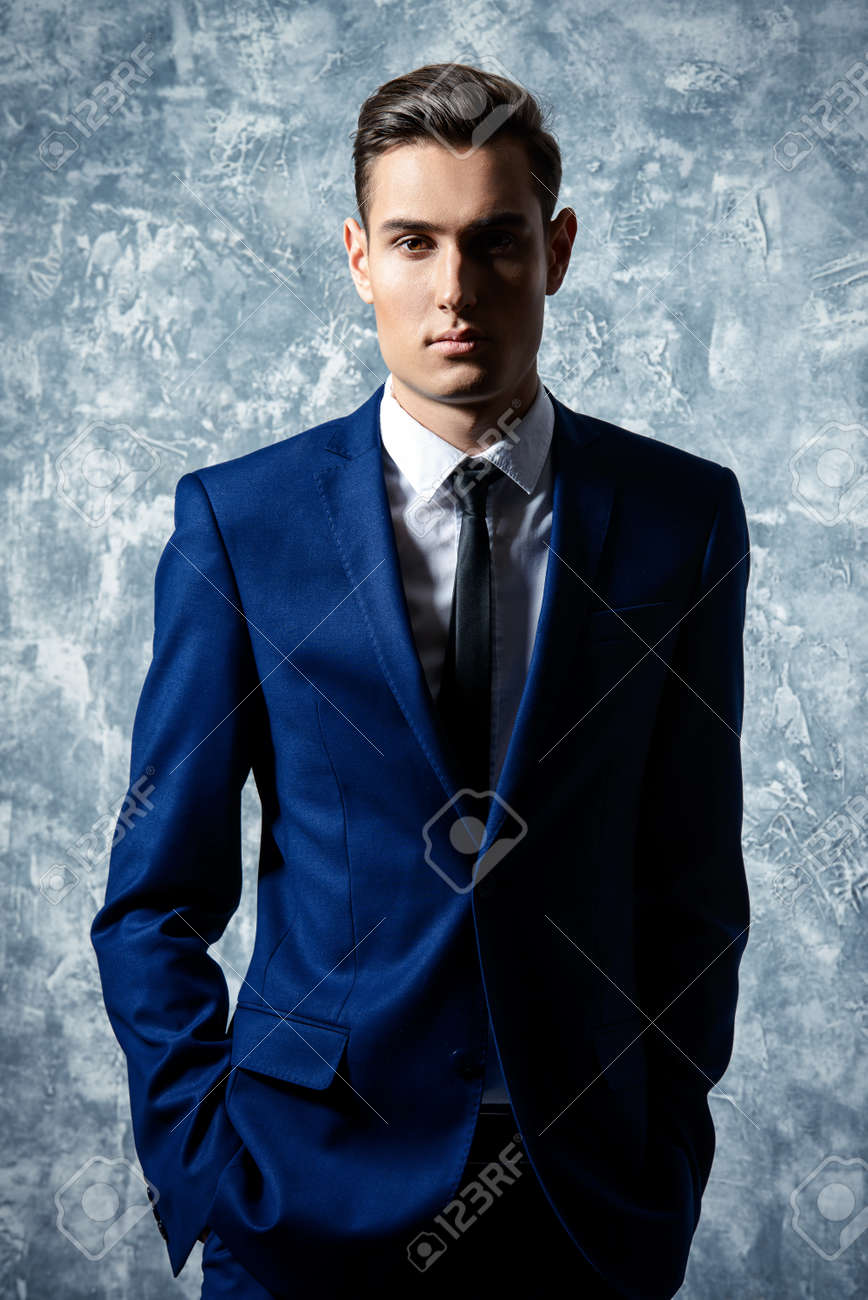 Hombres Guapos Con Traje 2025