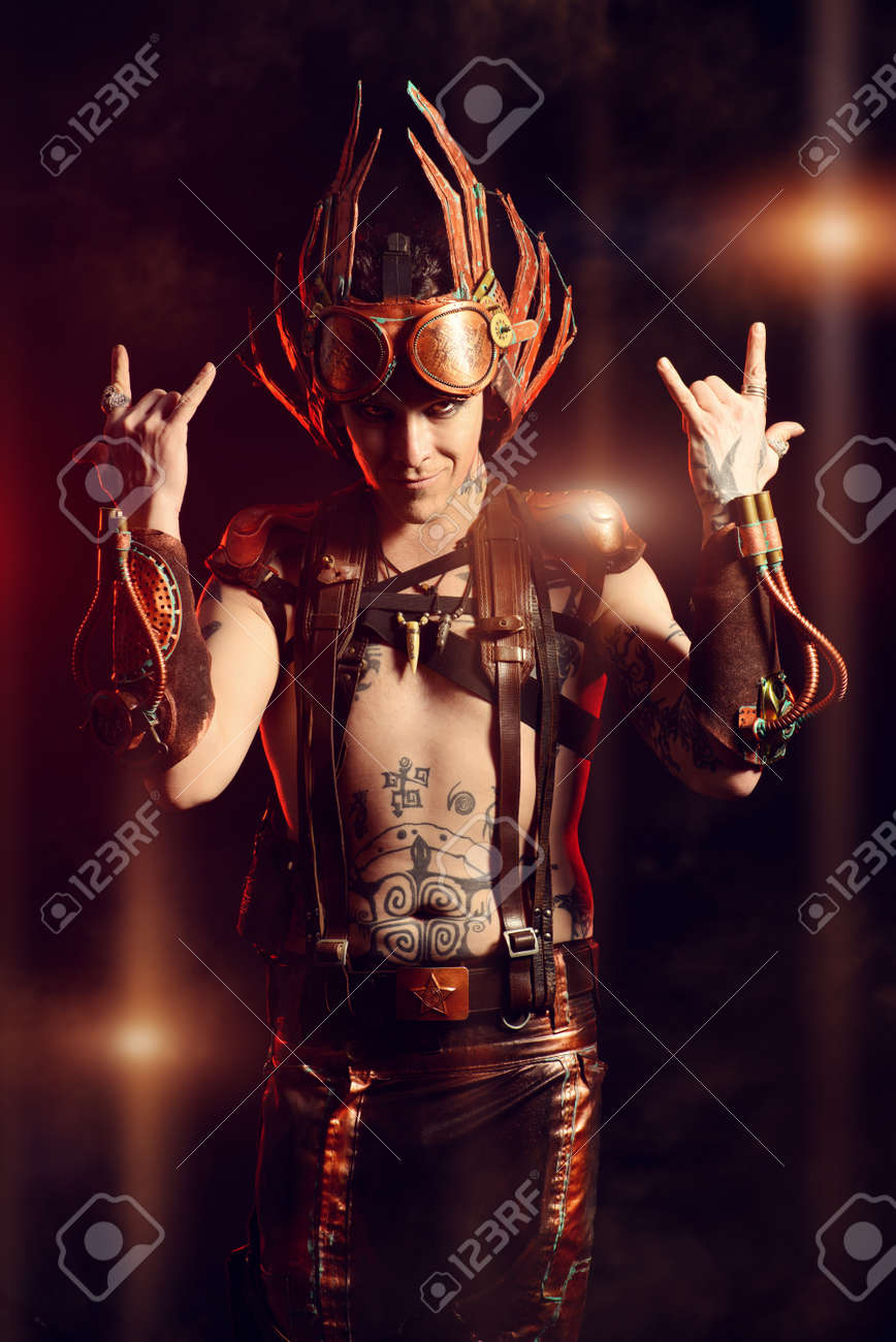 機械装置の火のスチーム パンクな男 ファンタジー ヘーパイストス の写真素材 画像素材 Image