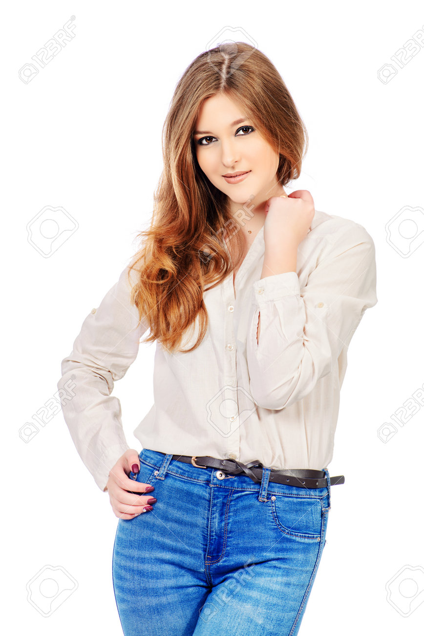 Sonriente Nina Bonita En Blusa Blanca Y Pantalones Vaqueros Moda