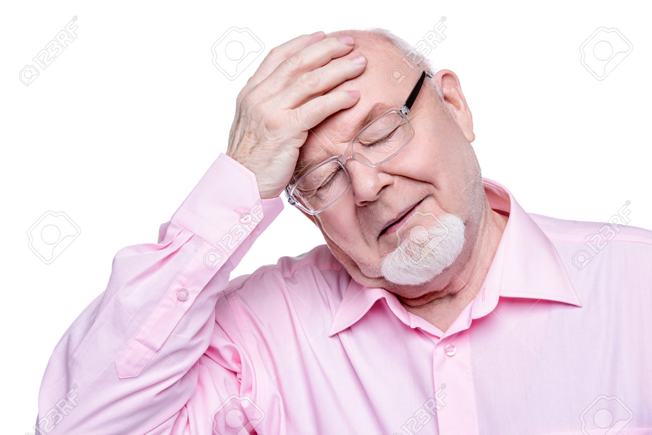 Der Alte Mann Halt Eine Hand Auf Seinem Kopf Kopfschmerzen Blutdruck Gesundheitsfursorge Fur Altere Menschen Lizenzfreie Fotos Bilder Und Stock Fotografie Image 74637067