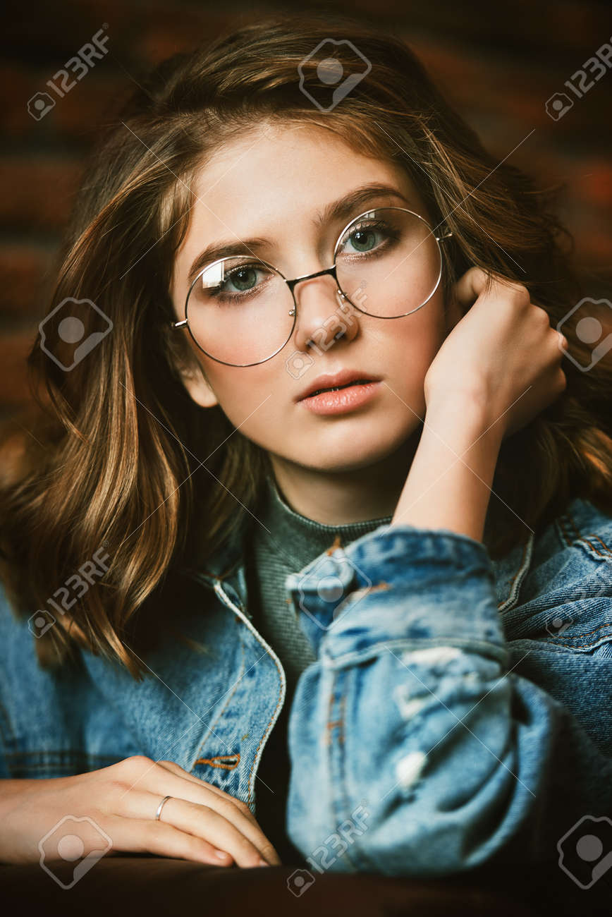 girl goggles image