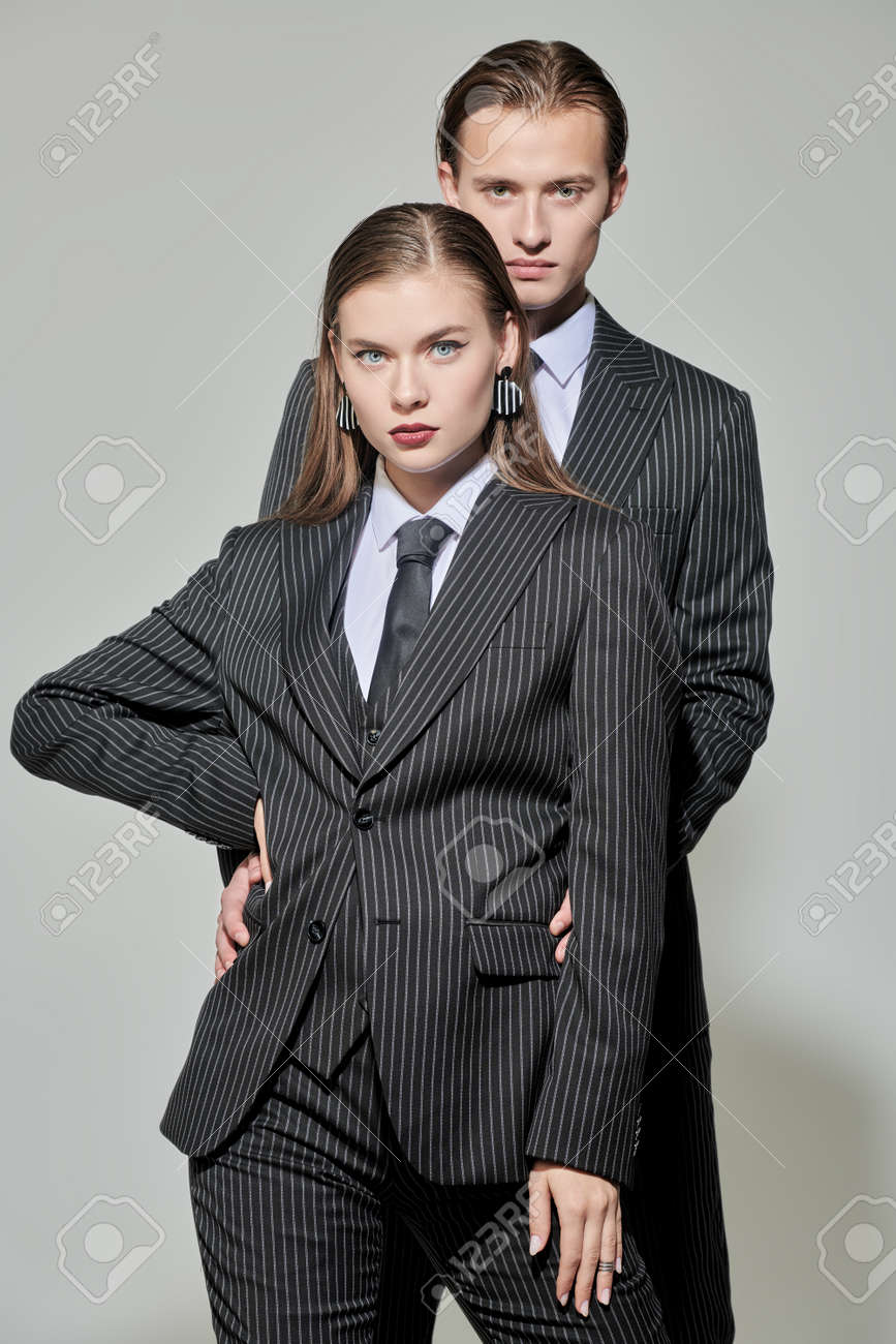 パンツスーツ　接写 