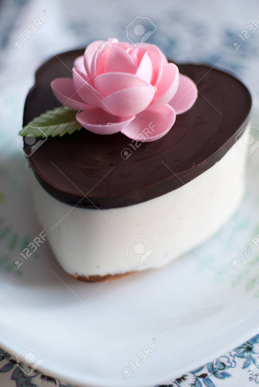 Gost Russe Lait D Oiseau Gateau Le Gateau Souffle Et L Agar Agar Avec Glacage Au Chocolat Banque D Images Et Photos Libres De Droits Image