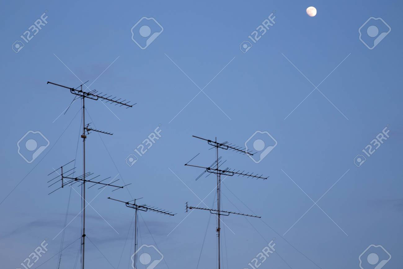 television antenna on cloud blue sky background banco de imagens