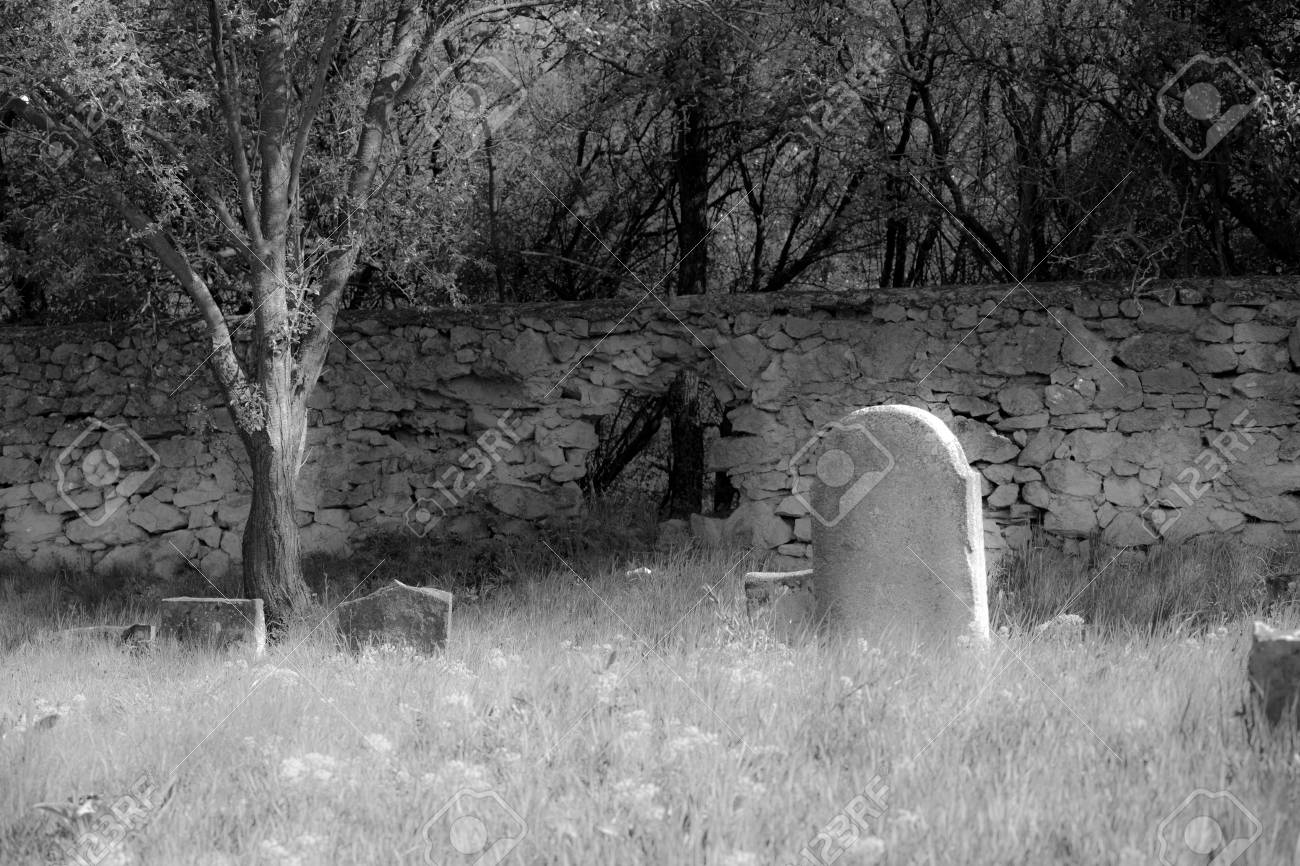 Vieux Cimetiere Noir Et Blanc Banque D Images Et Photos Libres De Droits Image