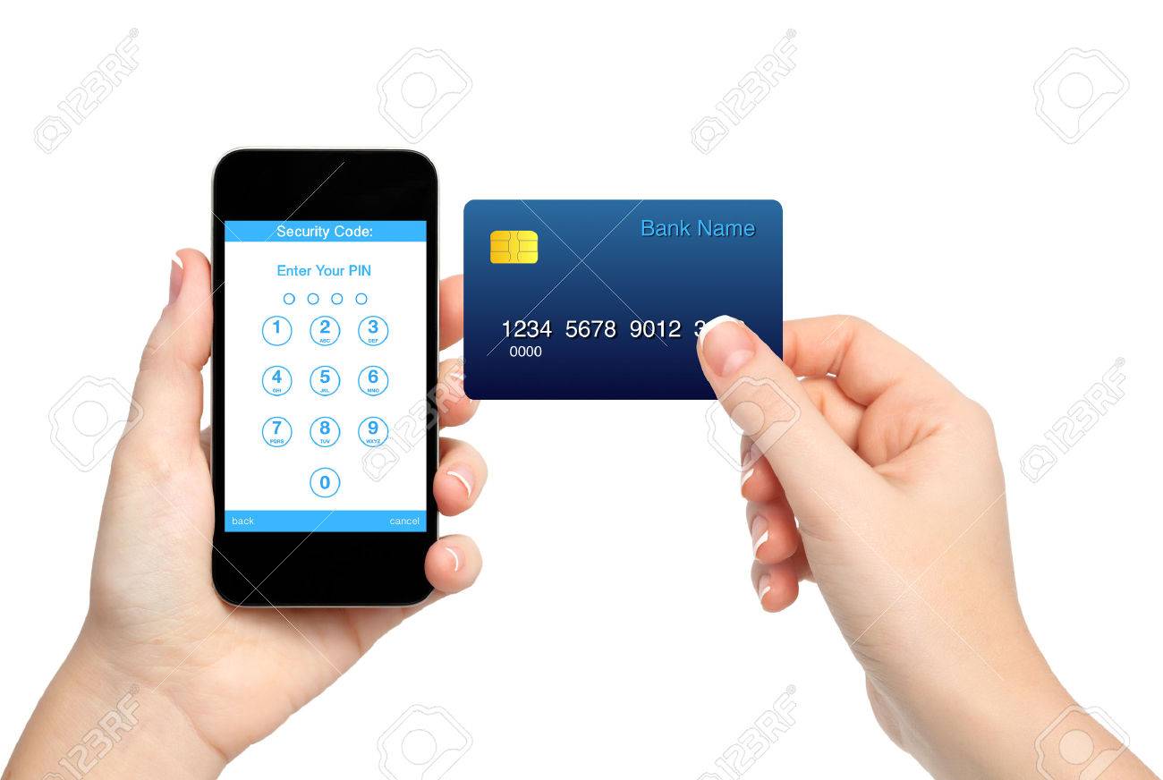 分離女性の手を保持している携帯電話のクレジット カードと Pin コードを入力 の写真素材 画像素材 Image