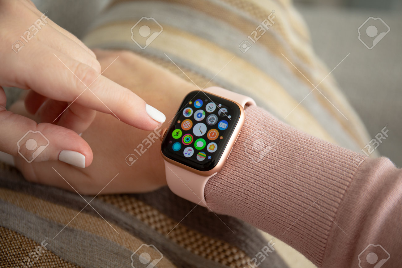 apple 4 watch for women