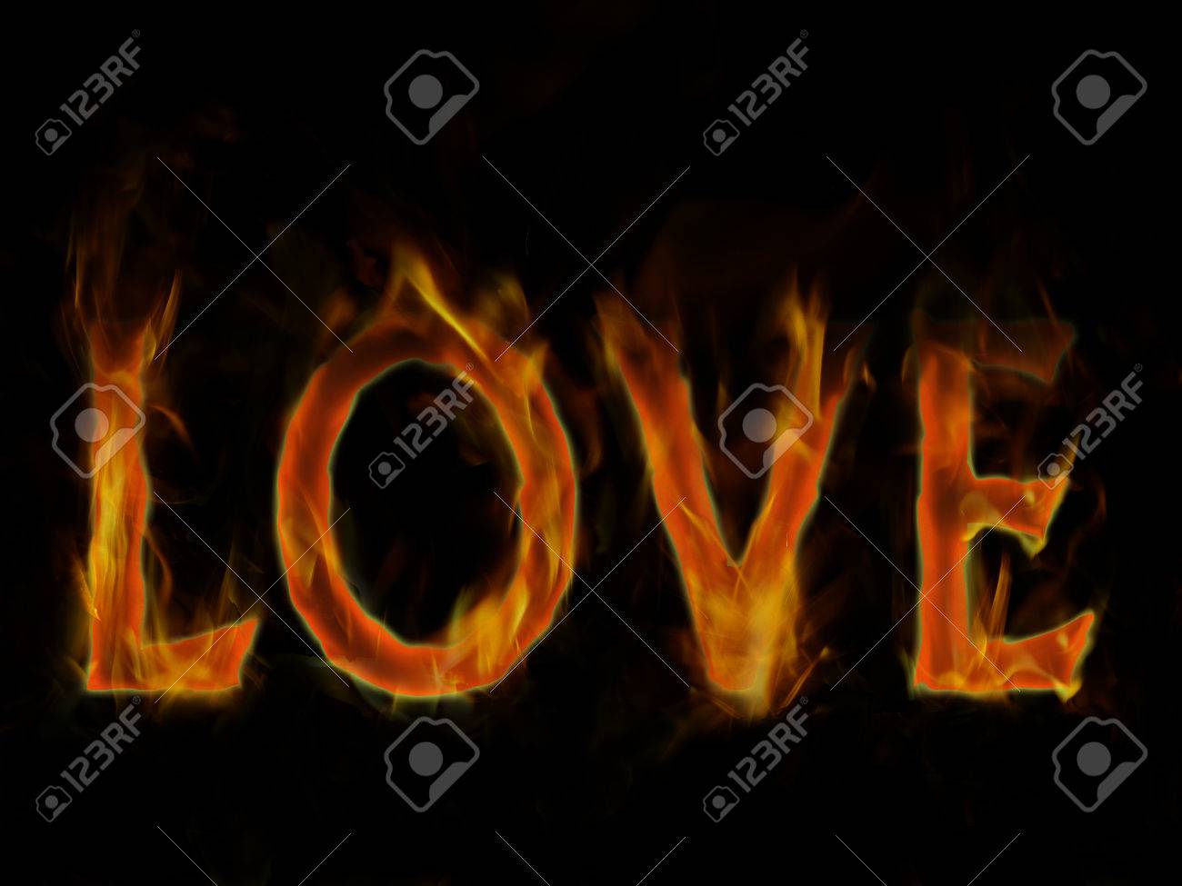 黒い背景に炎の中で愛の言葉 の写真素材 画像素材 Image